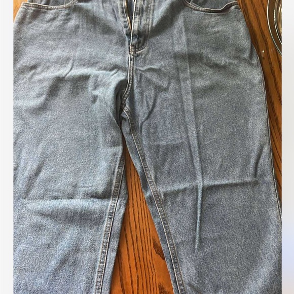 Women's Flare & Wide Leg Jeans in Blue denim an Green pair of Capri pants. - Picture 1 of 4